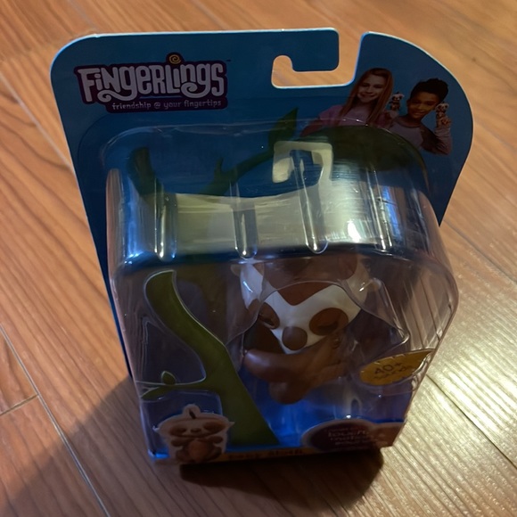 WowWee Fingerlings~ Kelsey the baby Sloth & Mia the baby Monkey - Picture 4 of 12